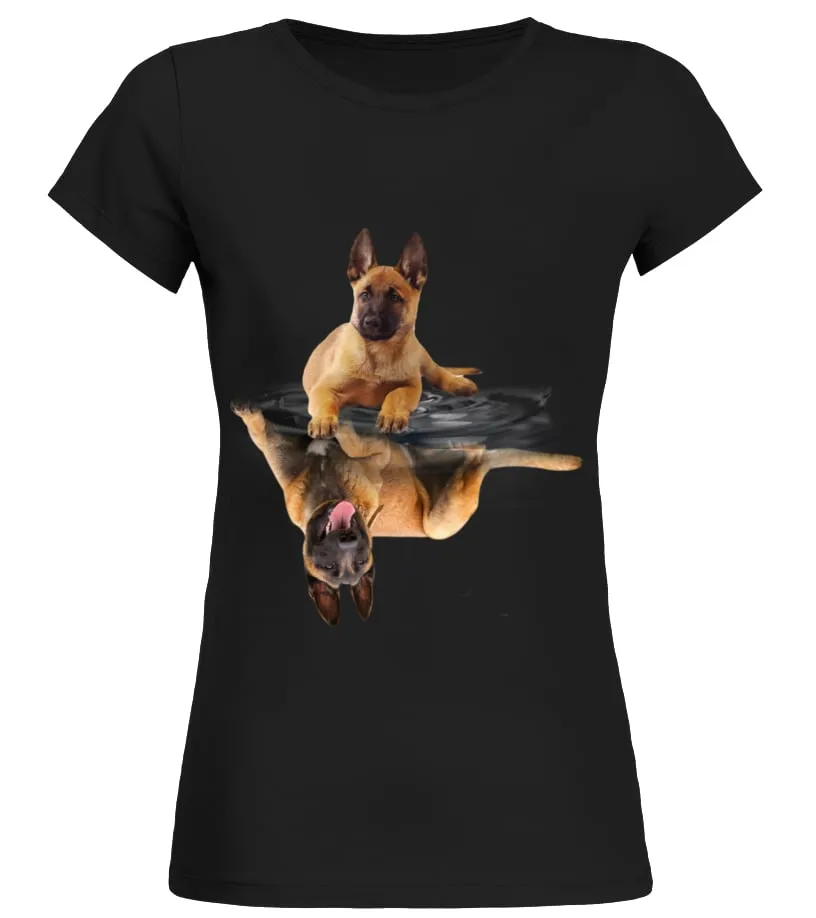 Belgian Malinois Dreaming Camiseta cuello redondo Mujer