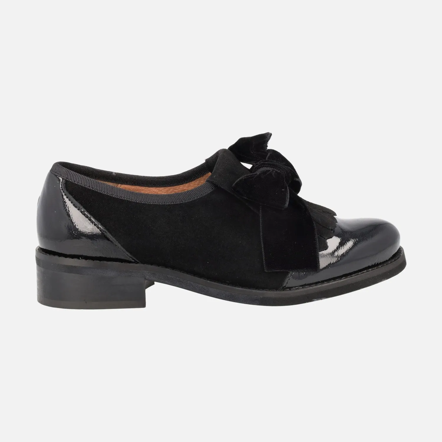 Mocasines negros de ante y charol con lazo de terciopelo Yane