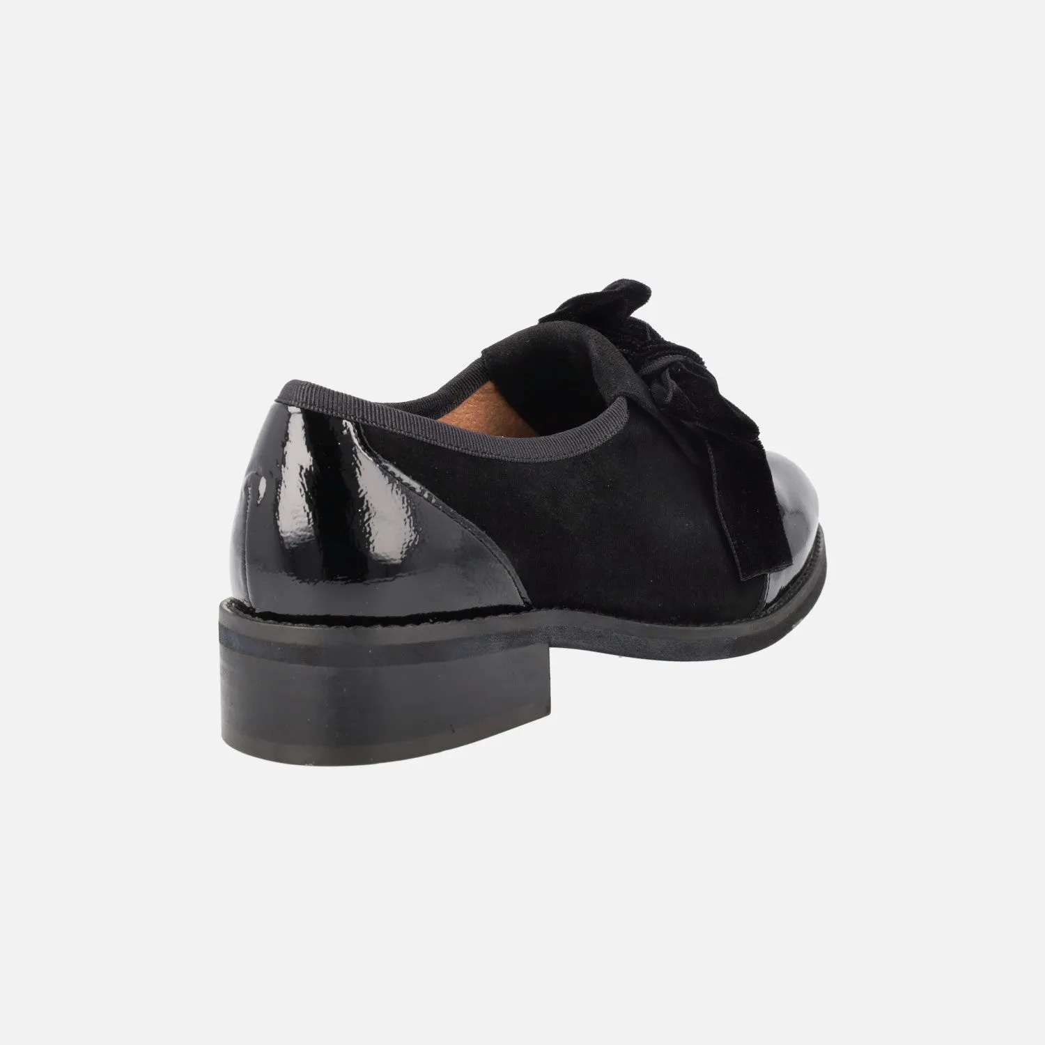 Mocasines negros de ante y charol con lazo de terciopelo Yane